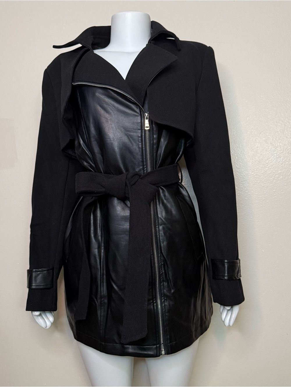 Black PU leather fabric sleeves front zipper belted pea coat